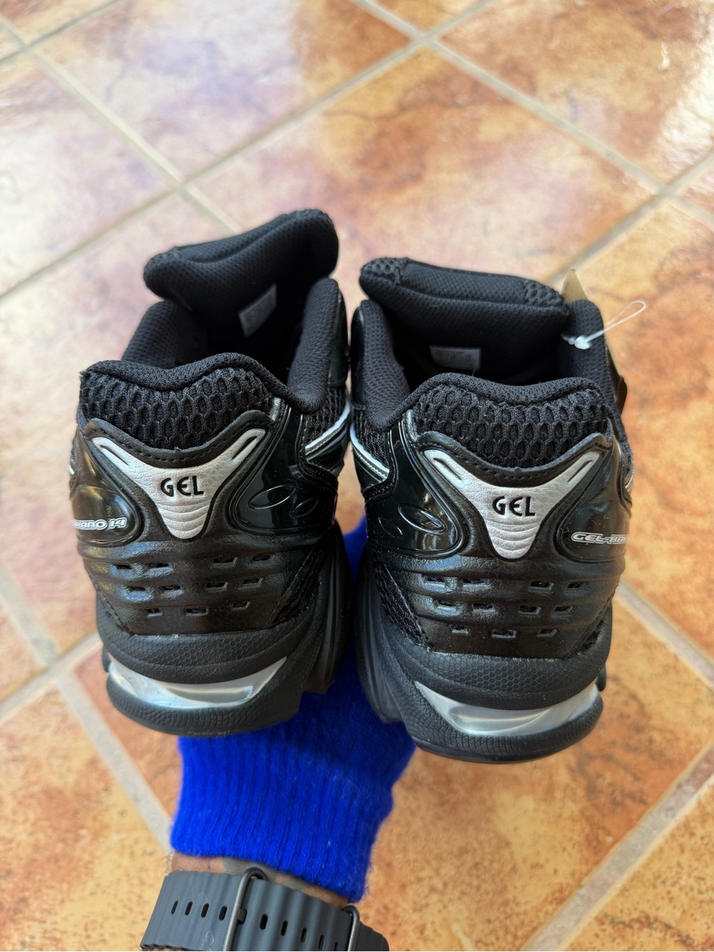 Size 10 Men’s And Women’s 11.5 - Asics Gel Kayano 14 Black and Silver Athletic - Picture 3 of 7